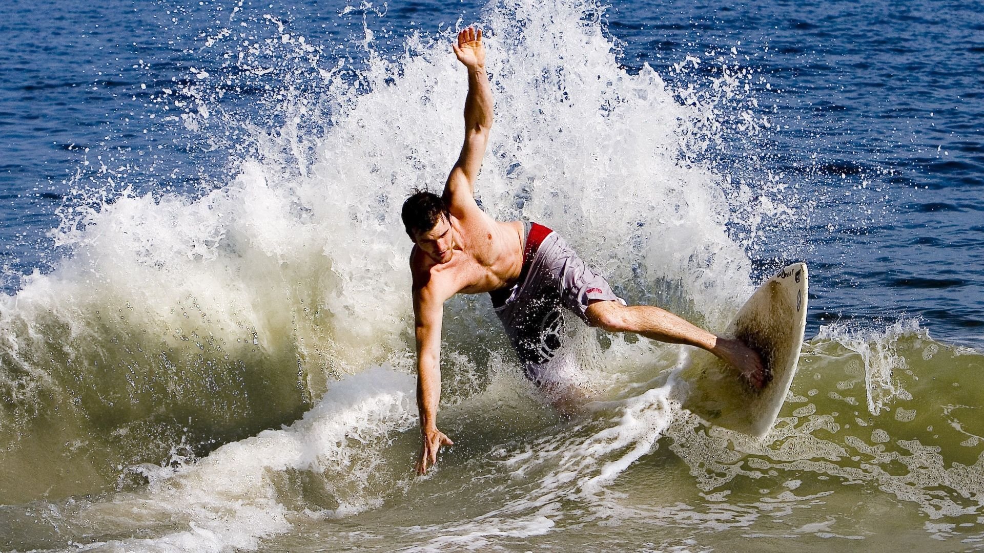 开云APP-雷霆逆转篮网,欧文在F1新赛季揭幕战接管比赛的跨界启示